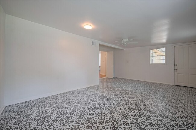 Building Photo - 5513 Fairdale Ln