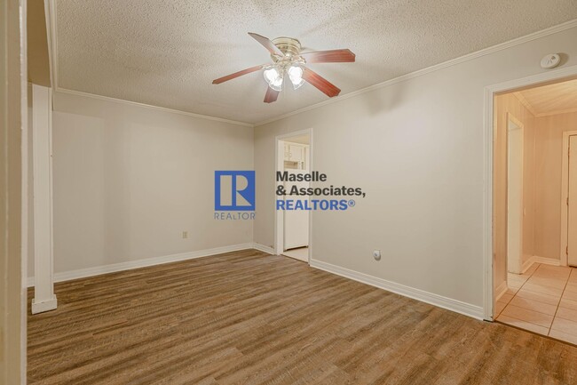 Building Photo - 3 Bed/2.5 Bath in Brookwood Subdivision