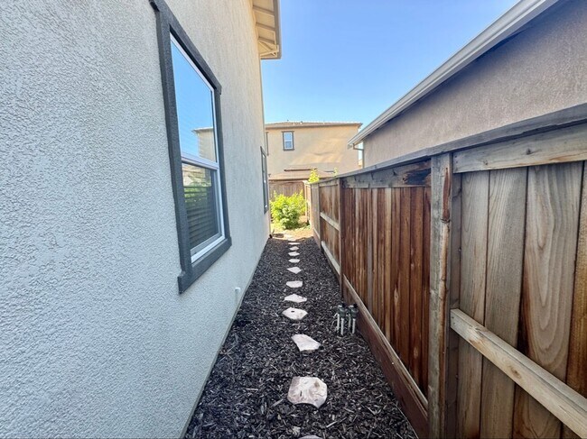 Building Photo - Beautiful home in Springlake!!