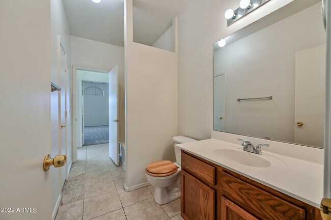 Building Photo - 2607 E Anderson Dr