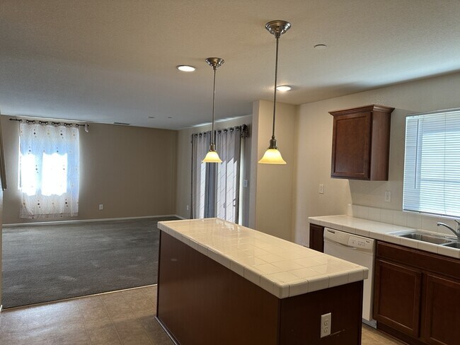 Building Photo - Stockton 4 Bedroom 2.5 Bathroom Home.