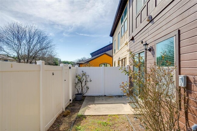 Building Photo - 11137 Bright Leaf Terrace