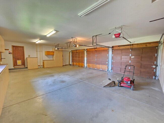 Building Photo - $3,800 - 5 Bed / 4 Baths Stunning Northwood Home with Views