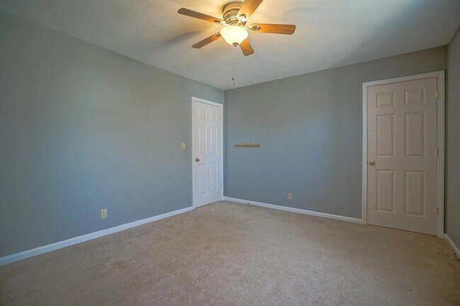 Building Photo - 1726-1728 W Blue Spruce Court