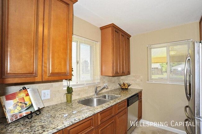 Building Photo - 2690 Pontiac St