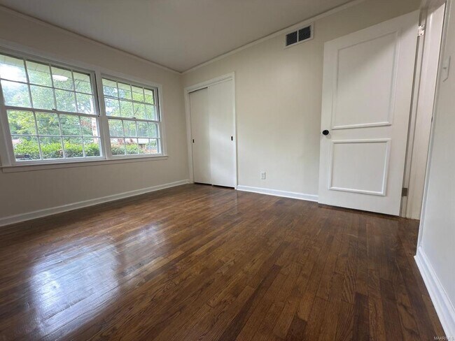 Building Photo - 1406 Beaumont Dr