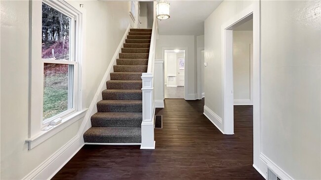 Building Photo - 170 Stone Quarry Rd