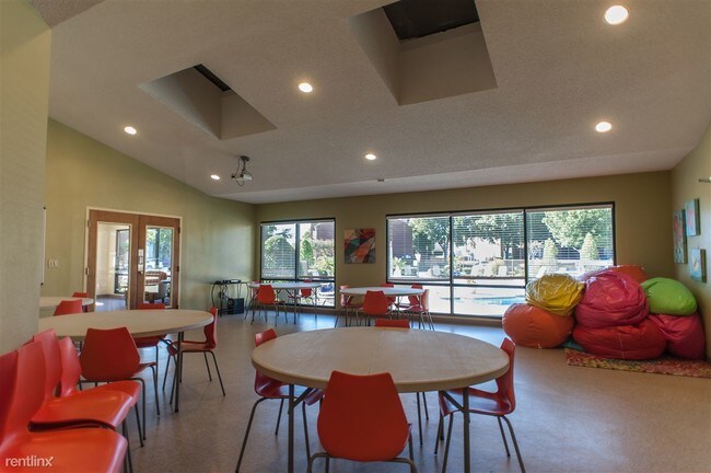 Building Photo - 1 br, 1 bath Apartment - Chatham Green
