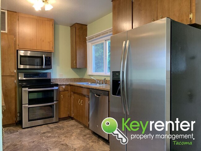 Building Photo - Charming Tacoma Craftsman House!