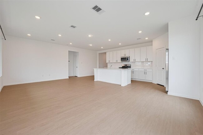 Building Photo - 26615 Coast Redwood Dr