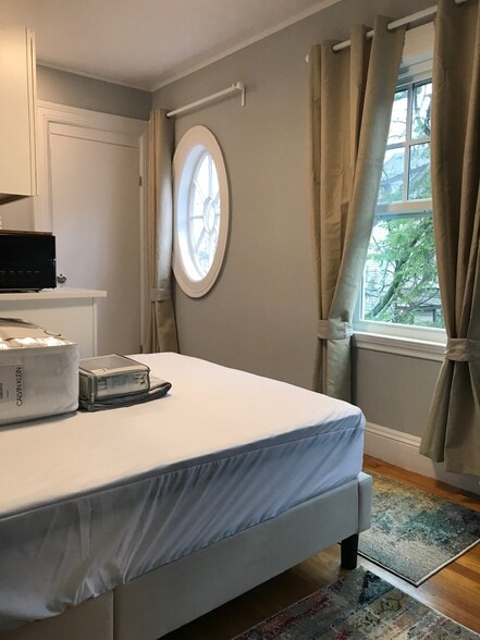 Building Photo - 50 Irving St