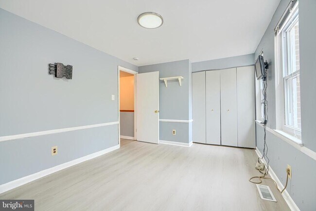 Building Photo - 1205 Ashland Ave