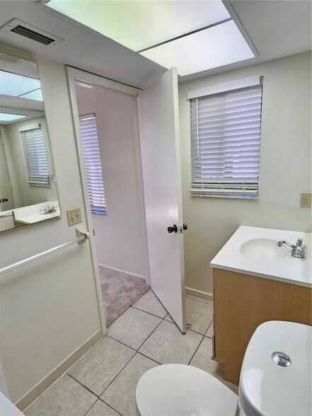 Building Photo - 812 Capri Isles Blvd