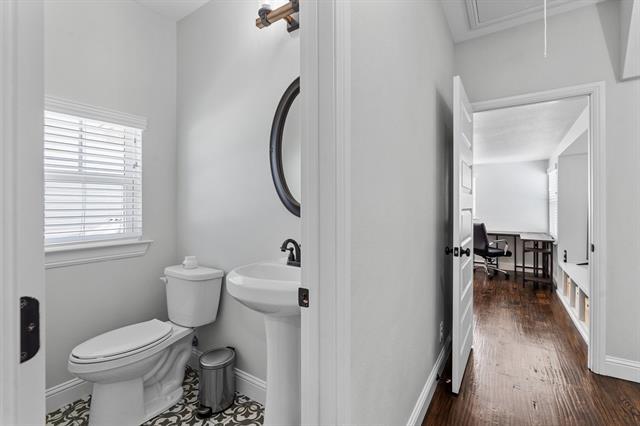 Building Photo - 607 S Alamo St