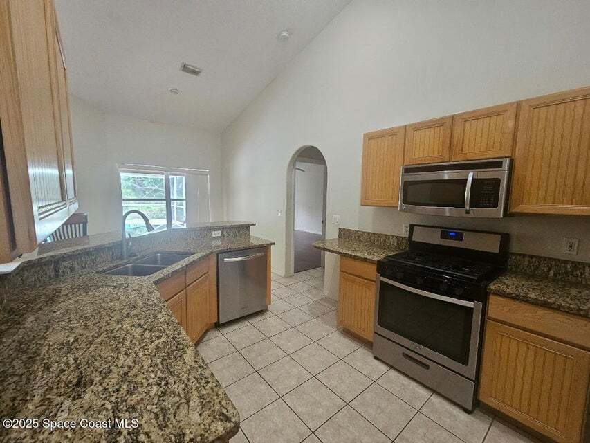 Kitchen - 911 Wood Creek Dr