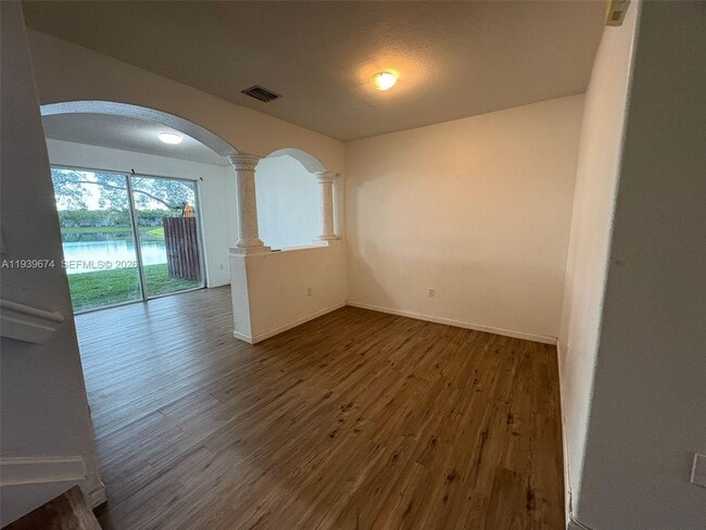 Building Photo - 2615 SE 14th Ave