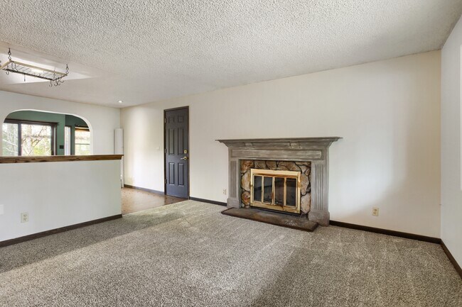 Building Photo - 1707 SW Binford Lake Pkwy