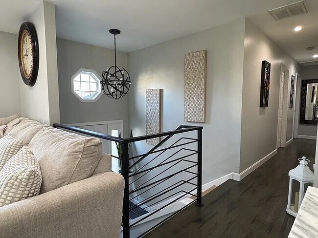 Building Photo - 83 Whiting St