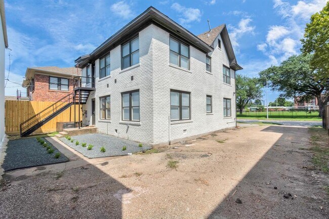 Building Photo - 1812 Wheeler Ave