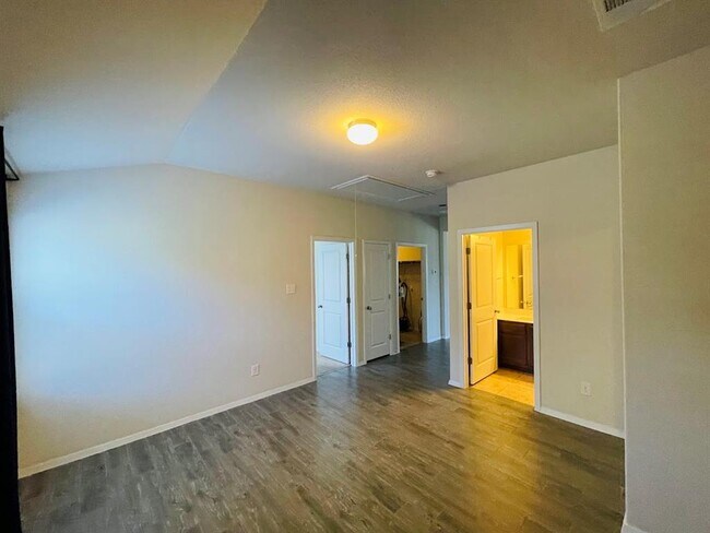 Building Photo - 3803 Overhill Dr