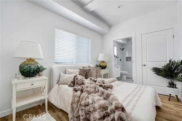 Building Photo - 11960 Vanowen St