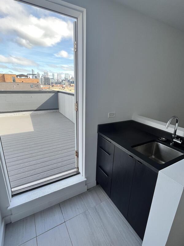 Building Photo - 1637 W Grand Ave