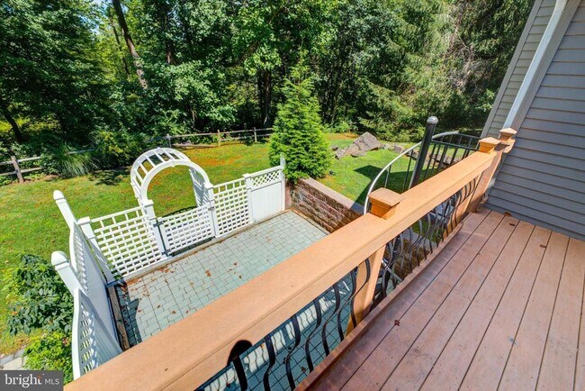 Building Photo - 27 Stonewall Cir