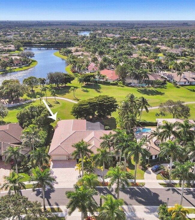 Building Photo - 2501 Poinciana Dr