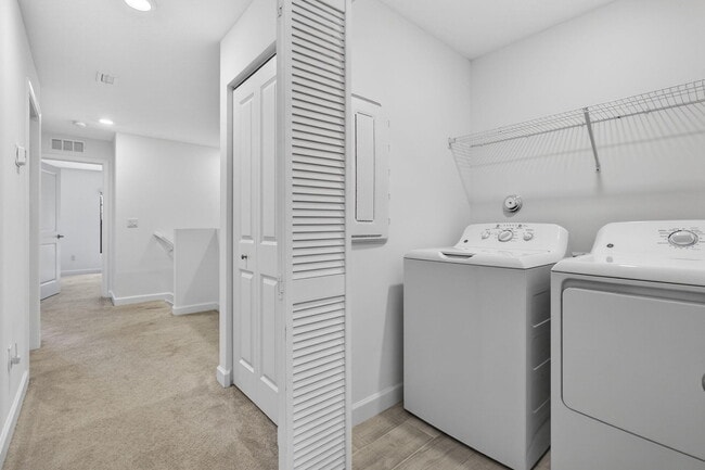 Building Photo - 4408 Hemlock Dr