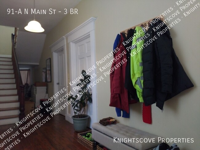 Building Photo - Beautiful, large historic home with origin...