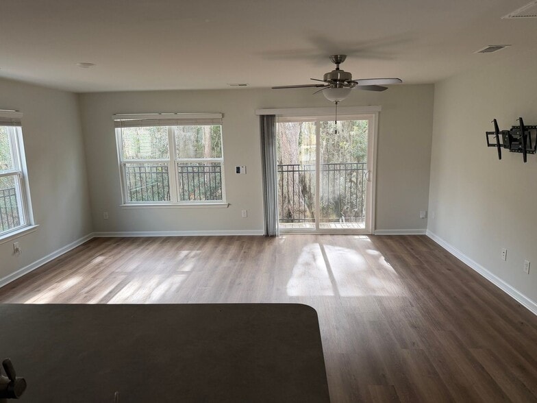 Building Photo - 4706 Palm View Cir