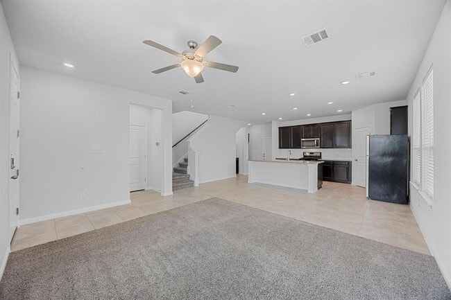 Building Photo - 6017 Pleasanton Pkwy