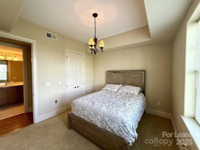 Building Photo - 4625 Piedmont Row Dr
