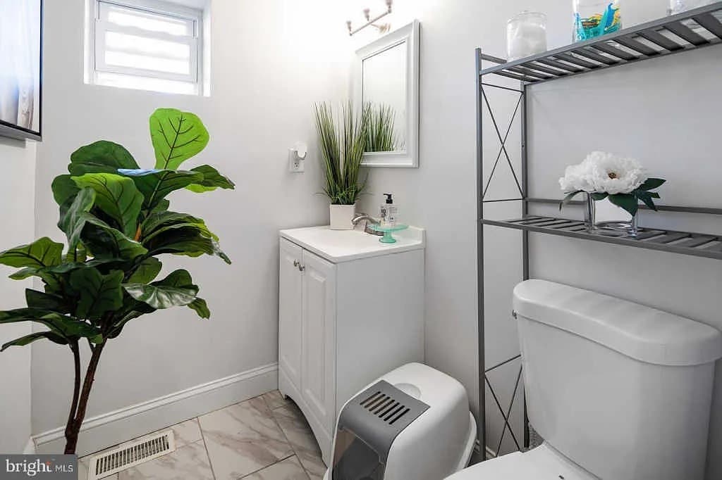 Bathroom - 855 E Locust Ave