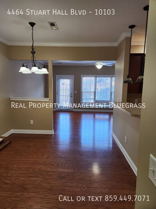 Building Photo - Spacious Townhome in Stuart Hall