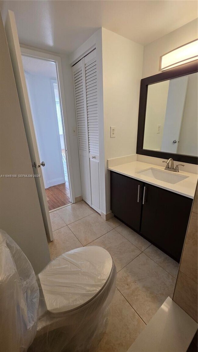 Building Photo - 18151 NE 31st Ct