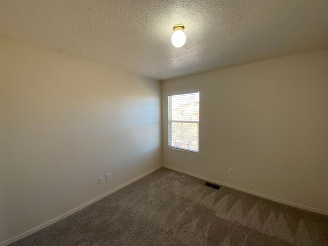 Building Photo - 3 Bedroom Home Near Unser Blvd SW & Tower ...