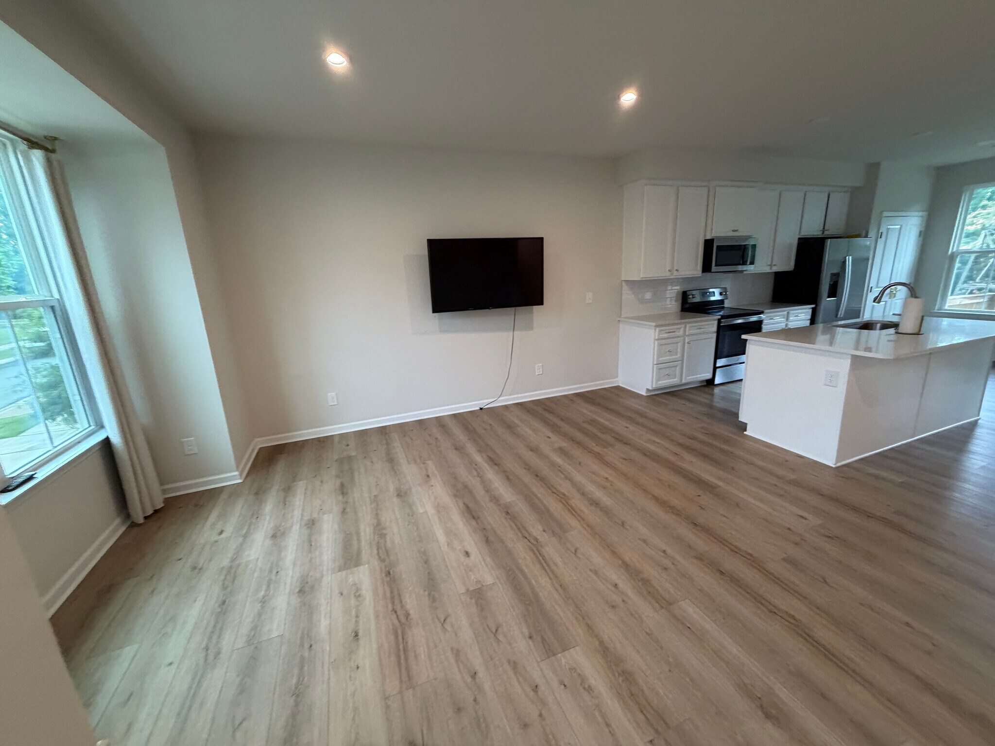 Building Photo - Room in Townhome on Beeler Ln