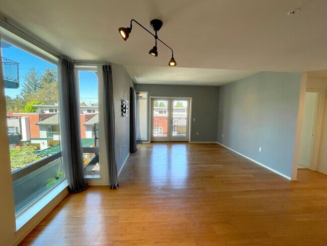 Building Photo - Fantastic Irvington Place Condo with Washe...