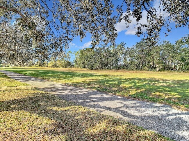 Building Photo - 16829 Midsummer Ln