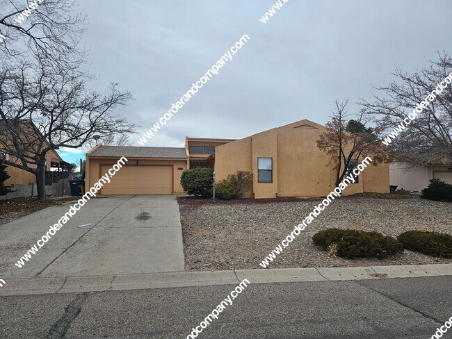 Building Photo - COMING SOON Nice 3 Bedroom, 1 3/4 Bathroom, 2 Car Garage and 1,452 Sq Ft. Home in Western Hills, ...