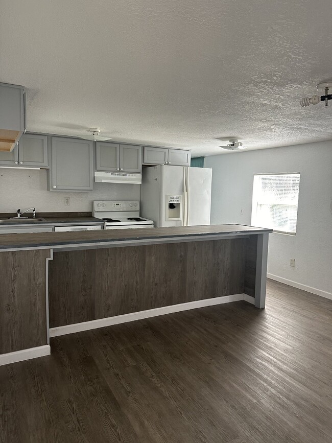 Building Photo - Completely remodeled 2 bedroom, 1.5 bath H...