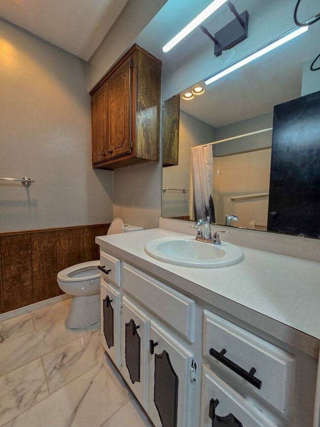 Building Photo - 3 Bedroom 2 Bath home in Shawnee!