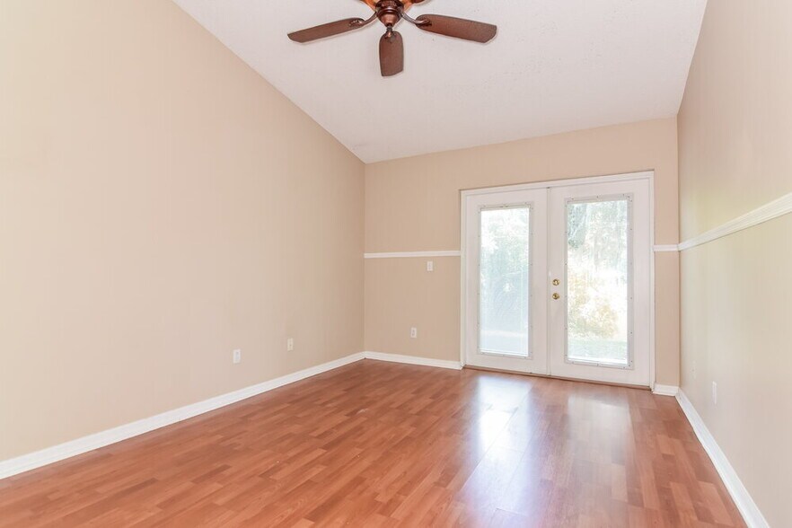 Building Photo - 23033 Clearwater Pl