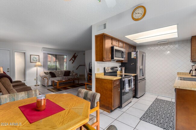 Building Photo - 16336 E Palisades Blvd