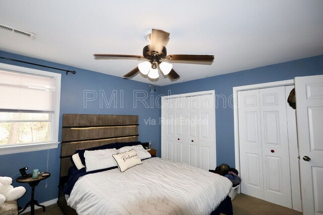 Building Photo - 3012 Elmbrook Rd