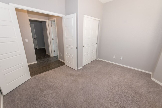 Building Photo - Beautiful 2-Story Home, 5 Bedroom, 3 Full ...