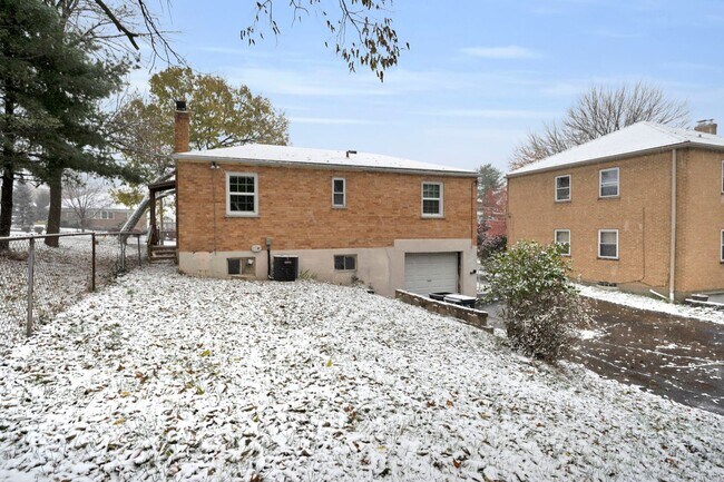 Building Photo - Green Twp- Cozy 2 Bed 1 Bath