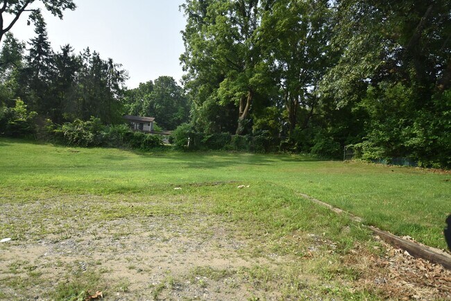 Building Photo - 1311 Montgomery Rd