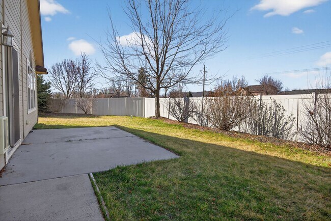 Building Photo - Spacious Home in Quiet Star Cul-de-Sac with Large Yard